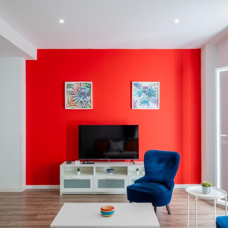 Spacious & Clean Apartment in Quiet Area - Three-Bedroom Apartment - 10
