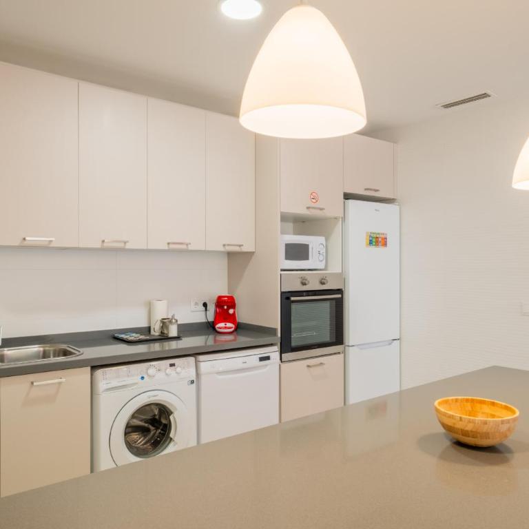 Spacious & Clean Apartment in Quiet Area - Three-Bedroom Apartment - 12