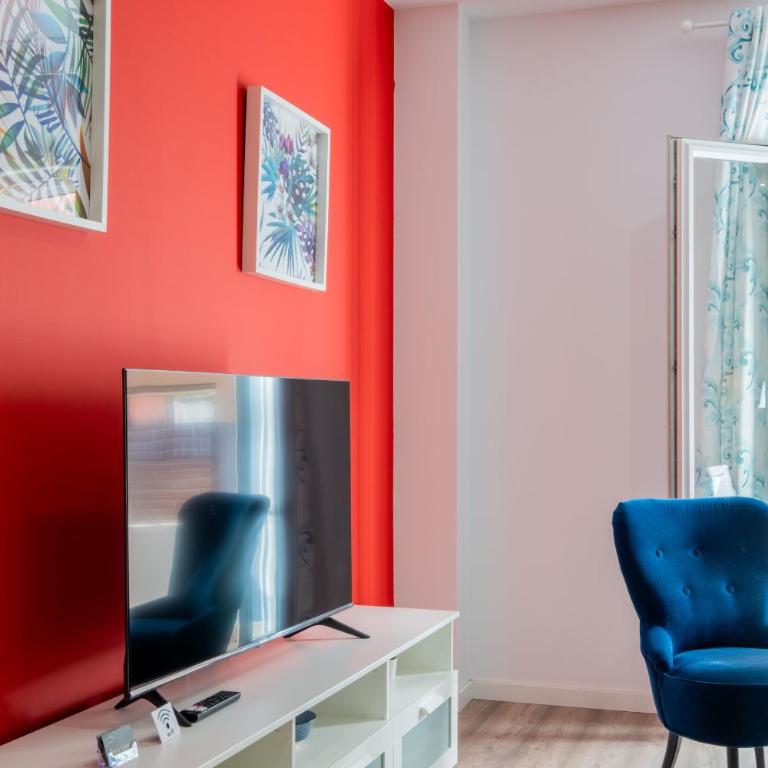 Spacious & Clean Apartment in Quiet Area - Three-Bedroom Apartment - 2