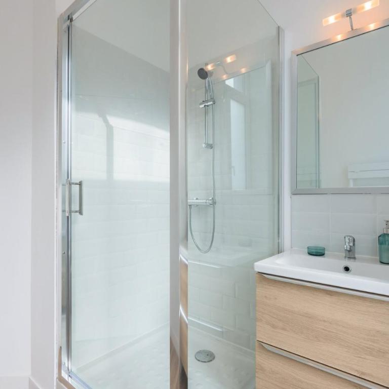 Spacious and bright studio in the center. - Appartement 1 Chambre - 18