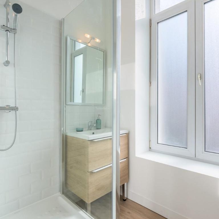 Spacious and bright studio in the center. - Appartement 1 Chambre - 17
