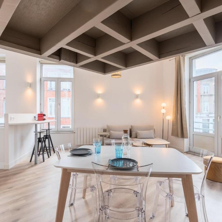 Spacious and bright studio in the center. - Appartement 1 Chambre - 13