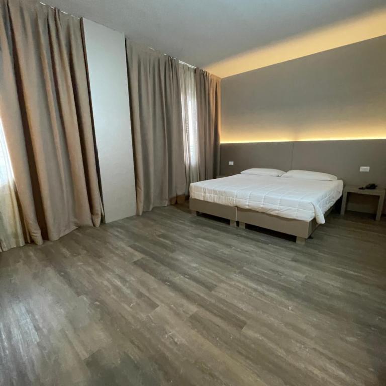 Hotel Albatros - Deluxe Room - 17