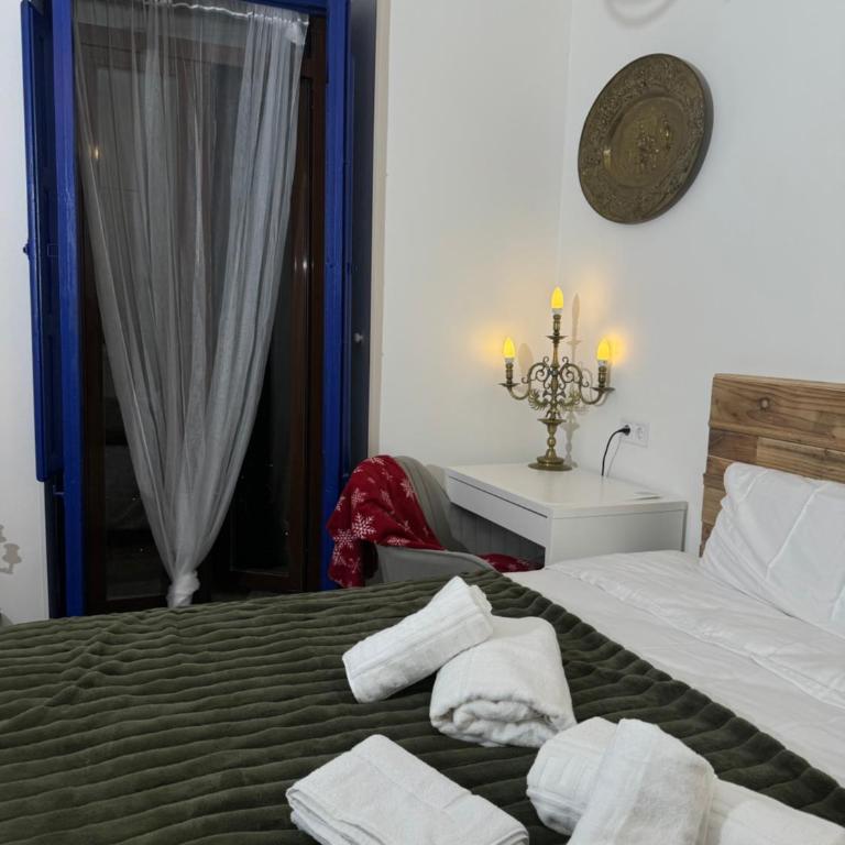 Castaños 4 - Double Room with Shared Toilet - 2