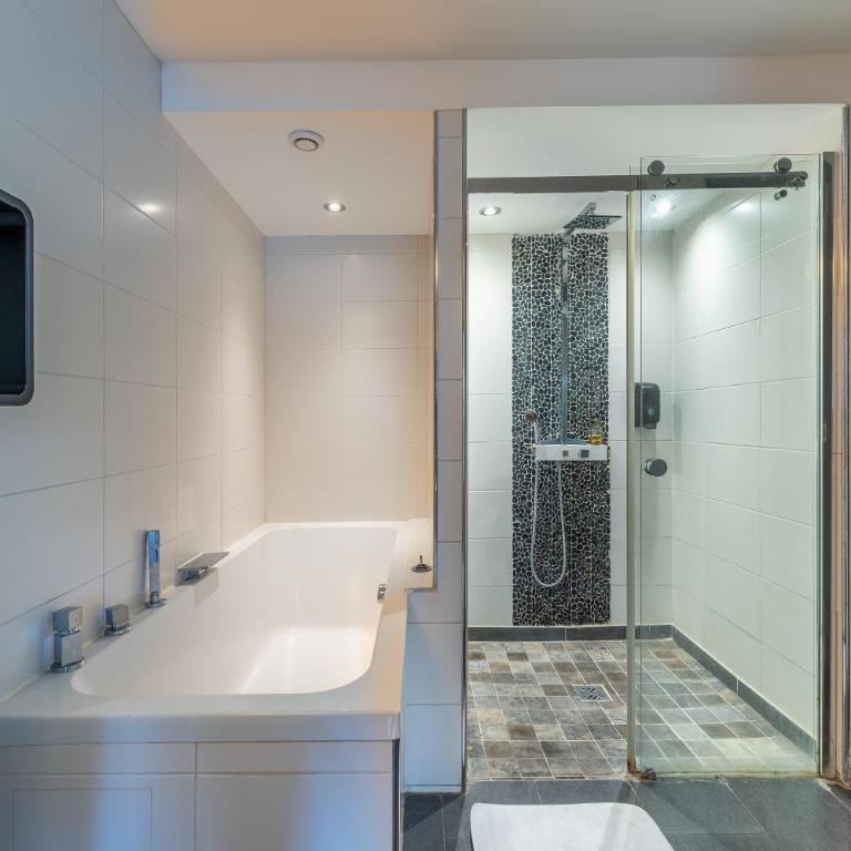 VILLA HESTIA - Piscine Privée - Maison 4 Chambres - 5