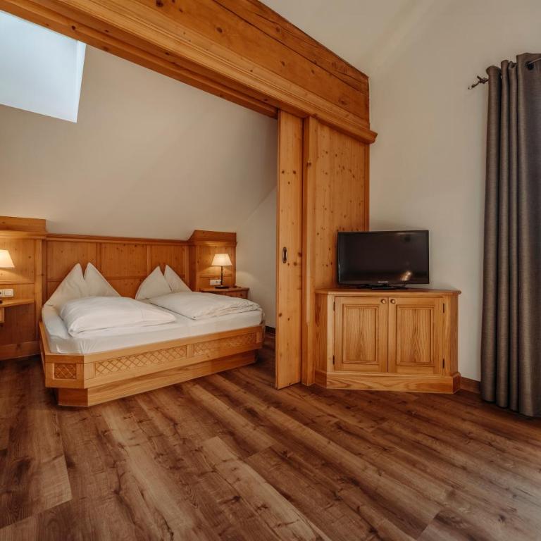 Hotel Lerch - Junior Suite mit Zustellbetten - 3