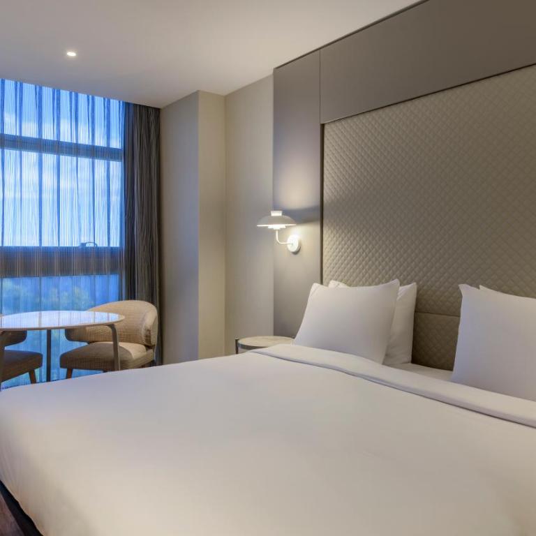 AC Hotel Som by Marriott - Habitación con cama extragrande - 1