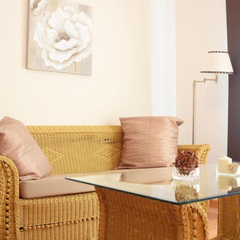 Encina's Home: Bonito apartamento de dos dormitorios cerca del centro histórico - Two-Bedroom Apartment - 8