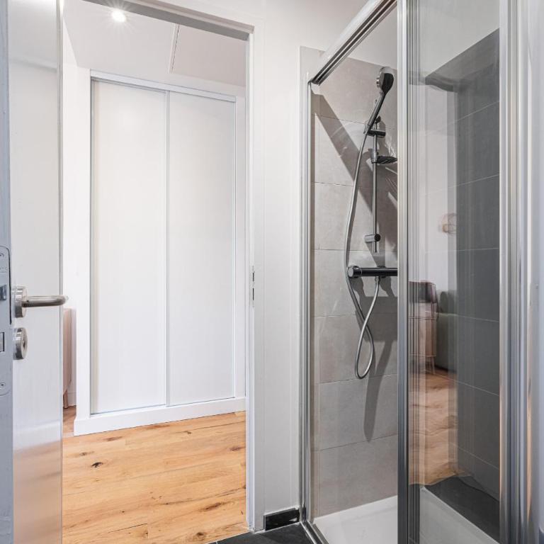Charming City Center Studio 302 - Studio - 20