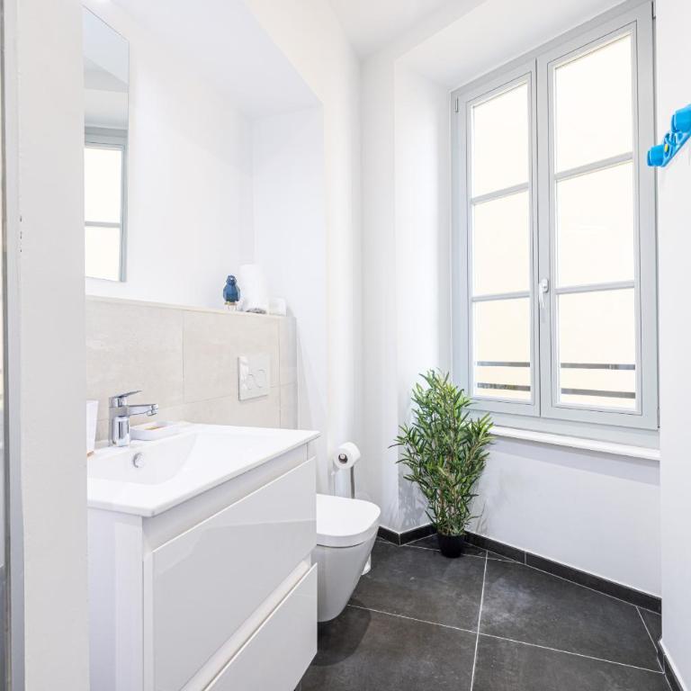 Charming City Center Studio 302 - Studio - 22