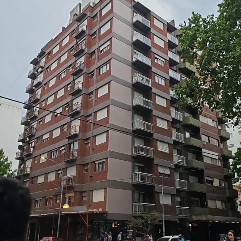 Zona Guemes 1 ambiente a la calle - One-Bedroom Apartment - 7