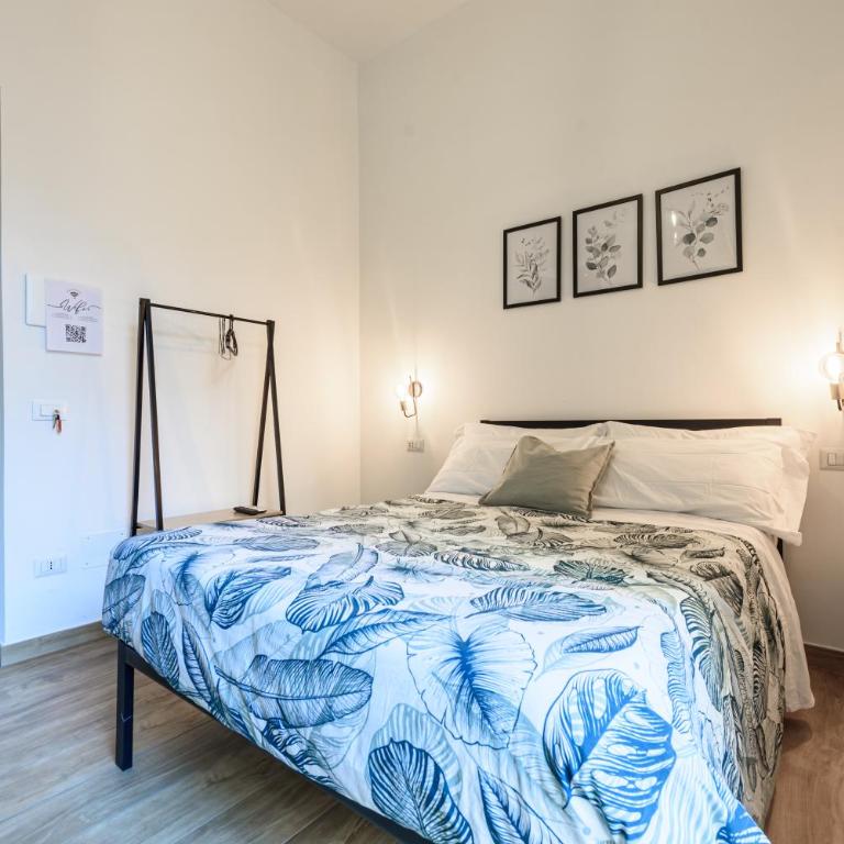 EcoSuite Spaccanapoli - Camera Matrimoniale con Balcone - 9