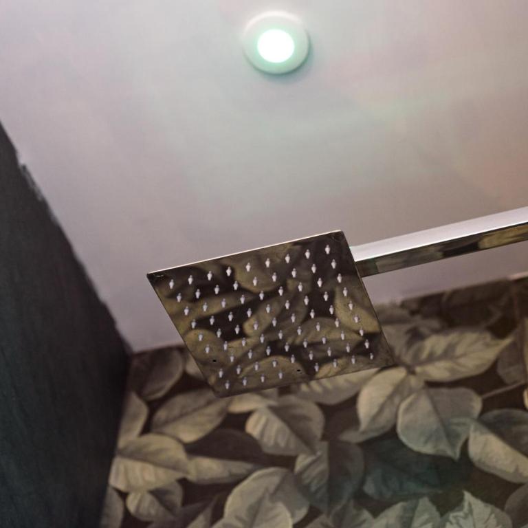 EcoSuite Spaccanapoli - Camera Matrimoniale con Balcone - 12