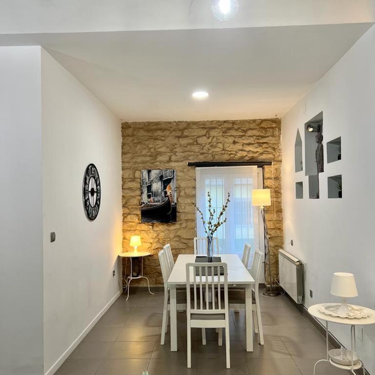 DES Rustic Center - Three-Bedroom Apartment - 6