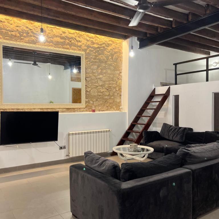 DES Rustic Center - Three-Bedroom Apartment - 3