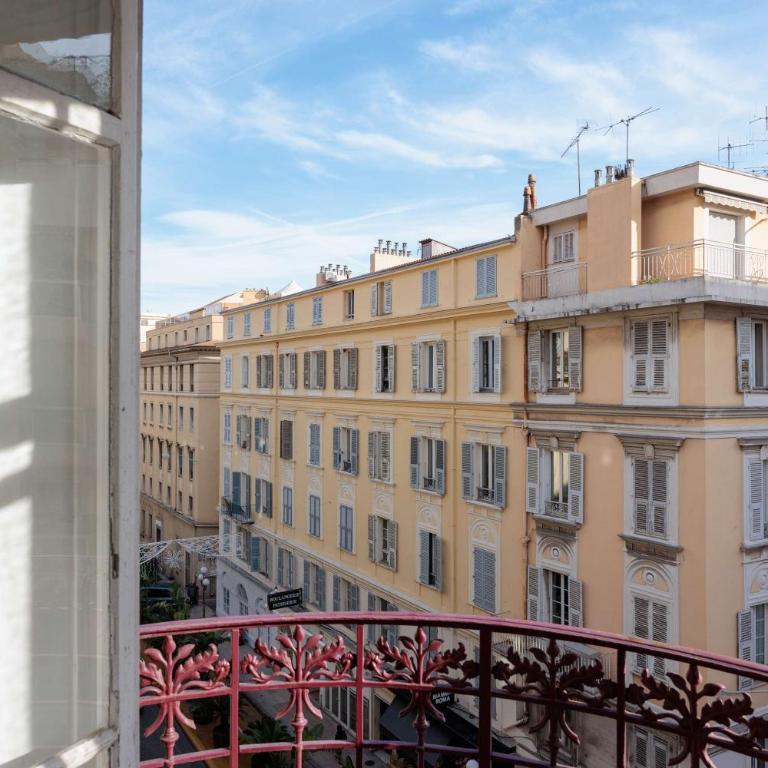 Best Western Plus Hôtel Massena Nice - Chambre Lit King-Size Deluxe avec Balcon - 13