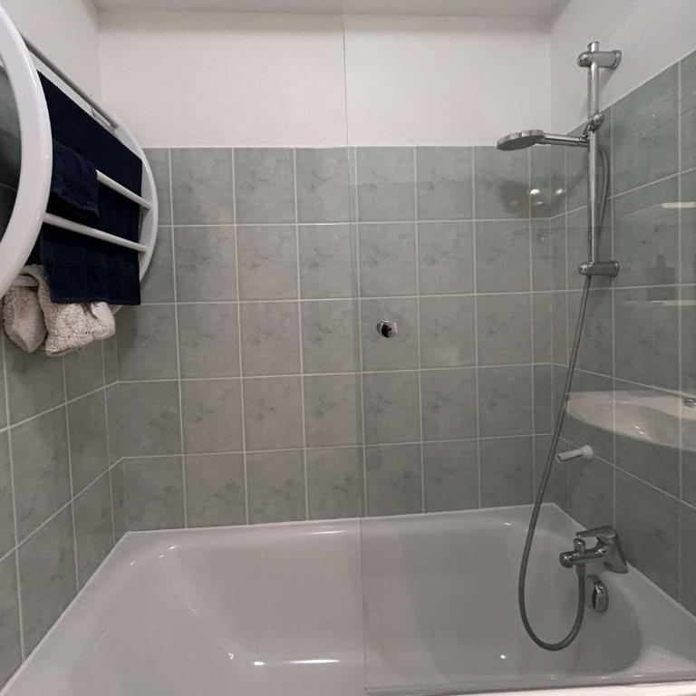 Charmant T3 avec balcon, 4 couchages, à 500m des pistes - La Salle les Alpes - Apartment mit 2 Schlafzimmern - 10