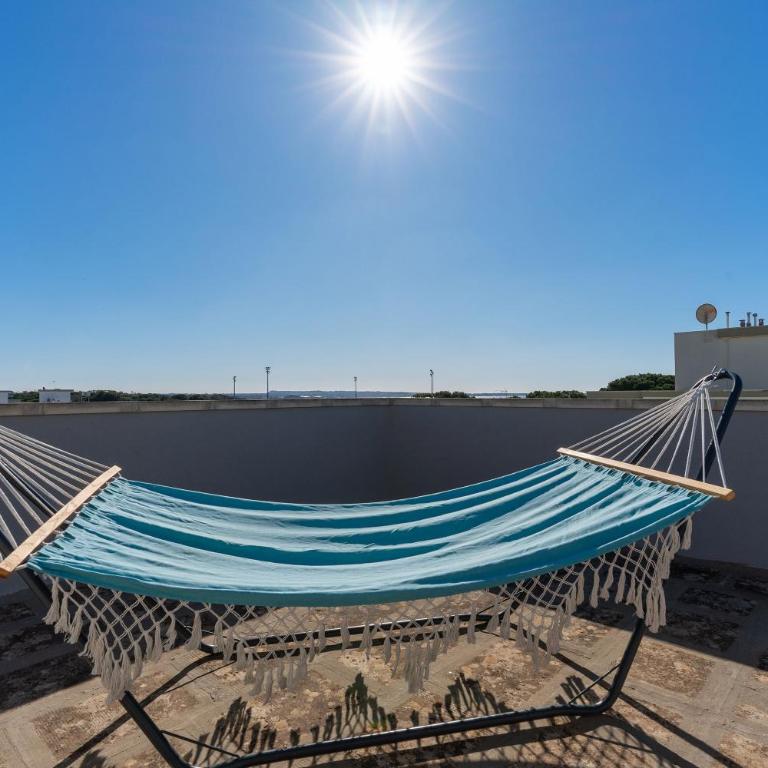 Terrazza vista mare e box auto - Appartamento con 2 Camere da Letto - 20