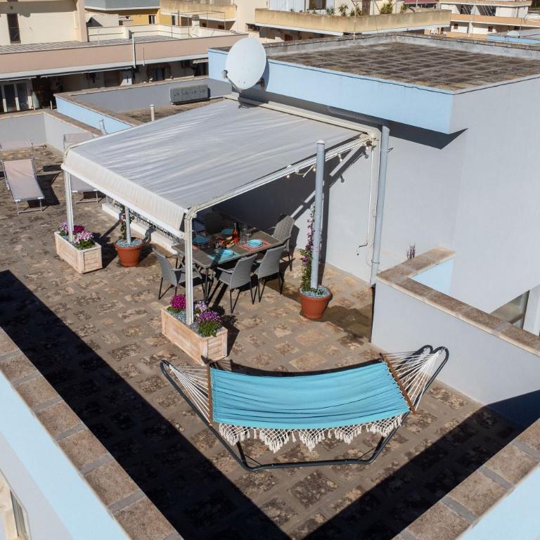 Terrazza vista mare e box auto - Appartamento con 2 Camere da Letto - 11