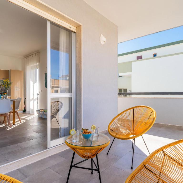 Terrazza vista mare e box auto - Appartamento con 2 Camere da Letto - 8