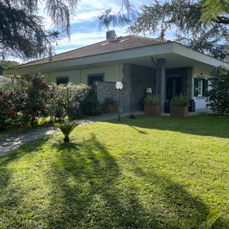 Delightful stylish house with private garden close to downtown - Two-Bedroom House - 1