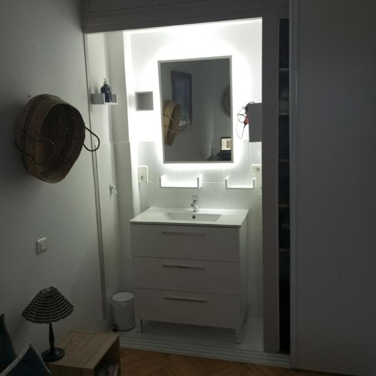 Grand appartement 3 chambres vue mer Pontaillac - Three-Bedroom Apartment - 22