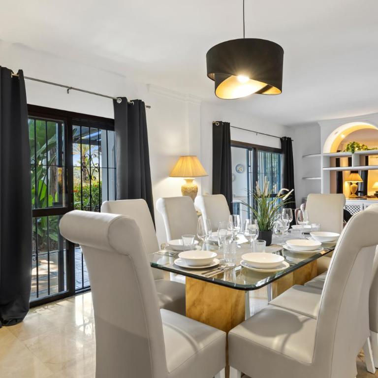 Sierra apt Puerto Banus by Costarentals - Ref M1 - Apartamento con 4 dormitorios - 2