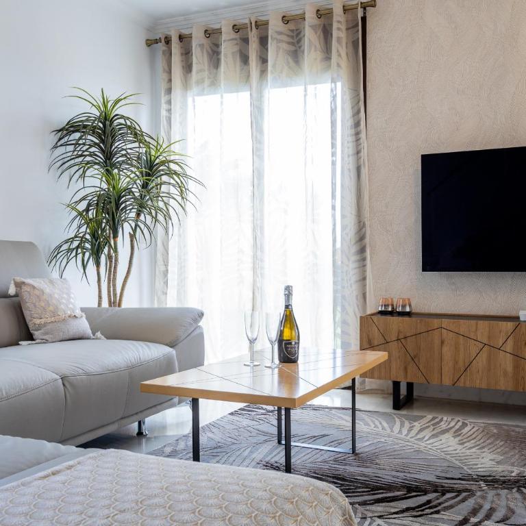 VILLA WITH 4 BEDROOMS AND PRIVATE HEATED POOL - Villa - 3