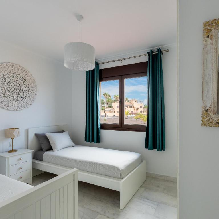 VILLA WITH 4 BEDROOMS AND PRIVATE HEATED POOL - Villa - 26