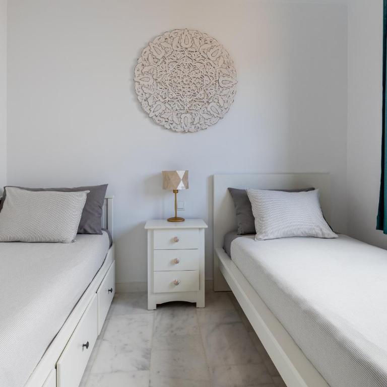 VILLA WITH 4 BEDROOMS AND PRIVATE HEATED POOL - Villa - 25