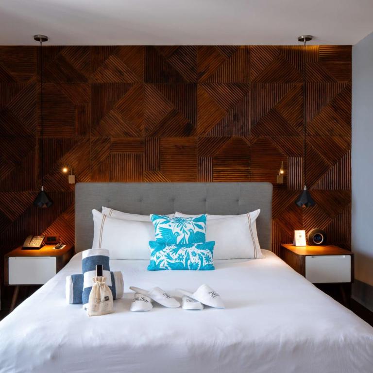 The Fives Downtown Hotel & Residences, Curio Collection by Hilton - Two-Bedroom Suite with King Bed and Two Queen Beds - 4