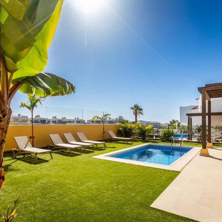 VILLA WITH 4 BEDROOMS AND PRIVATE HEATED POOL - Villa - 29