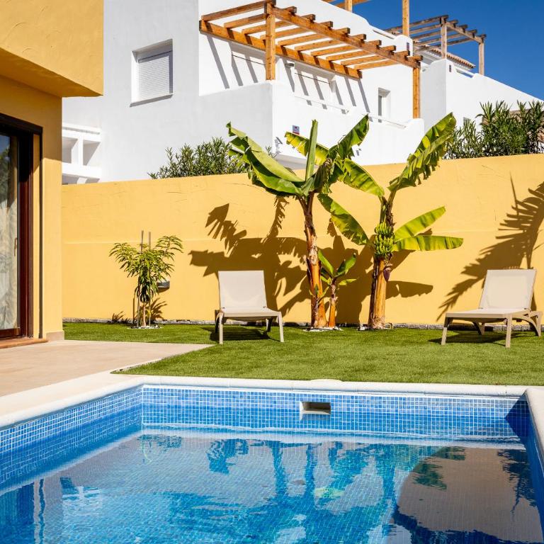 VILLA WITH 4 BEDROOMS AND PRIVATE HEATED POOL - Villa - 33