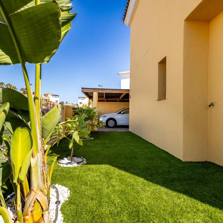VILLA WITH 4 BEDROOMS AND PRIVATE HEATED POOL - Villa - 37