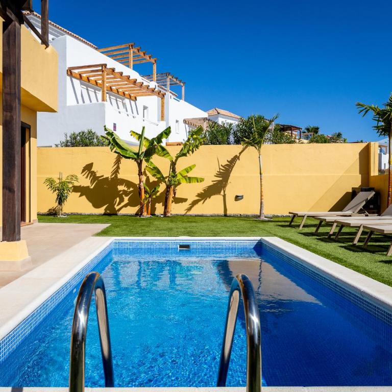 VILLA WITH 4 BEDROOMS AND PRIVATE HEATED POOL - Villa - 36