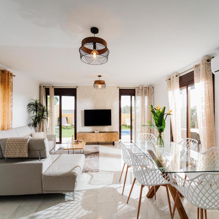 VILLA WITH 4 BEDROOMS AND PRIVATE HEATED POOL - Villa - 41