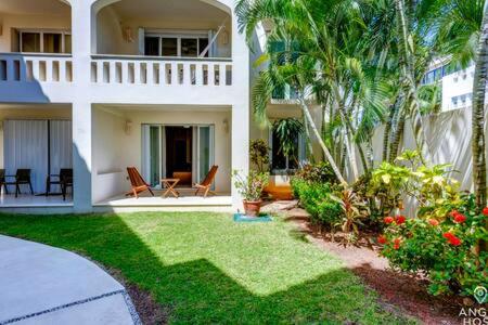 Pool, Gazebo, Parking, 2 Blocks to Beach & 5th Ave - Apartment - 8