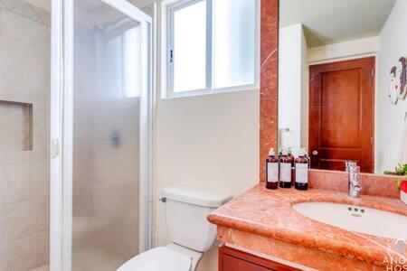 Pool, Gazebo, Parking, 2 Blocks to Beach & 5th Ave - Apartment - 20