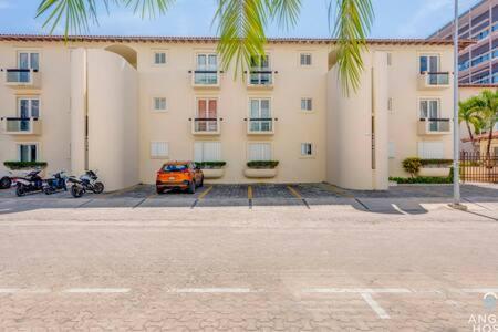 Pool, Gazebo, Parking, 2 Blocks to Beach & 5th Ave - Apartment - 27