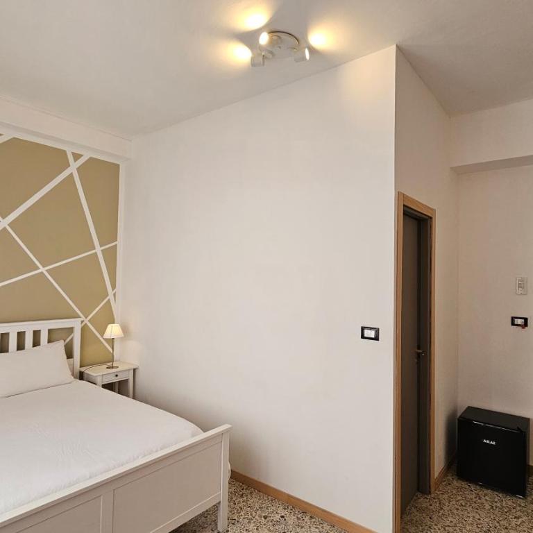 Palermo Belmonte Florio - Camera Matrimoniale con Bagno Privato - 9