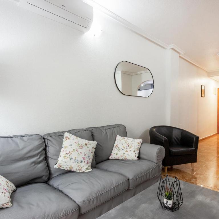 Cozy Apartment In Torrevieja With Swimming Pool - Two-Bedroom Apartment - 5