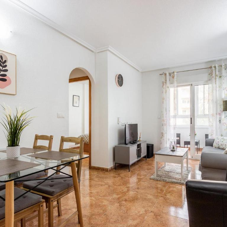 Cozy Apartment In Torrevieja With Swimming Pool - Two-Bedroom Apartment - 4