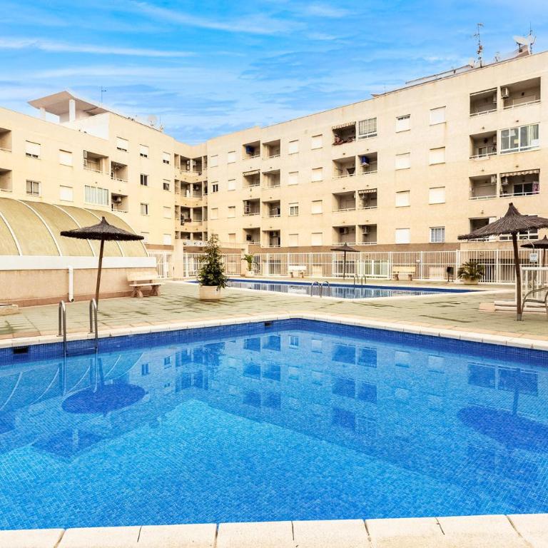 Cozy Apartment In Torrevieja With Swimming Pool - Two-Bedroom Apartment - 10