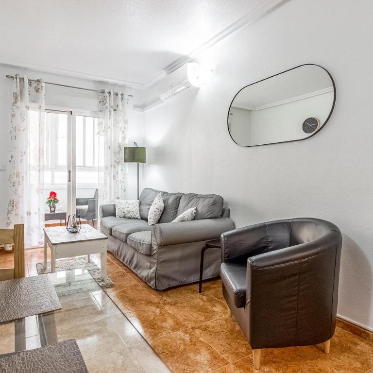 Cozy Apartment In Torrevieja With Swimming Pool - Two-Bedroom Apartment - 3