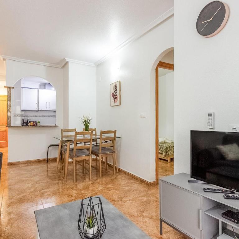 Cozy Apartment In Torrevieja With Swimming Pool - Two-Bedroom Apartment - 6