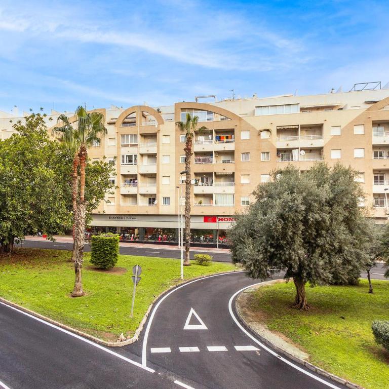 Cozy Apartment In Torrevieja With Swimming Pool - Two-Bedroom Apartment - 12