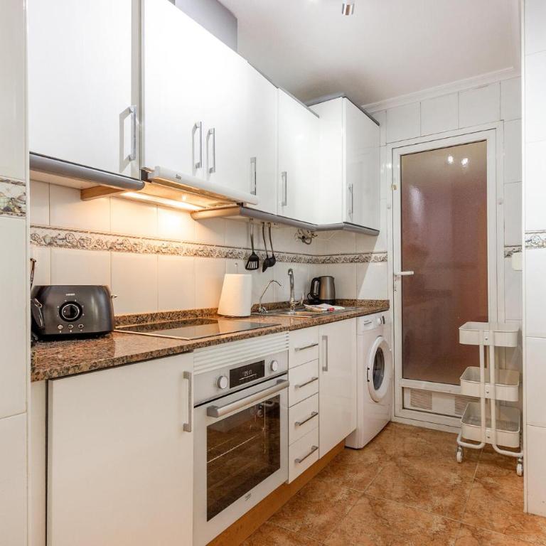 Cozy Apartment In Torrevieja With Swimming Pool - Two-Bedroom Apartment - 7
