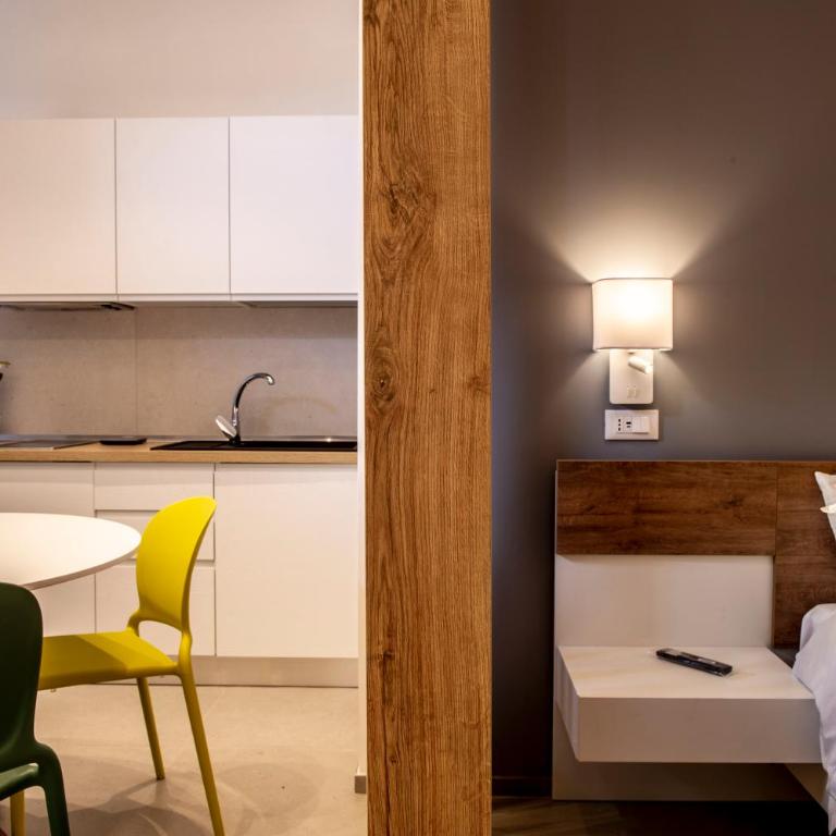Alipa Suite with Jacuzzi - Suite with Hot Tub - 7