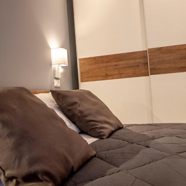 Alipa Suite with Jacuzzi - Suite with Hot Tub - 12