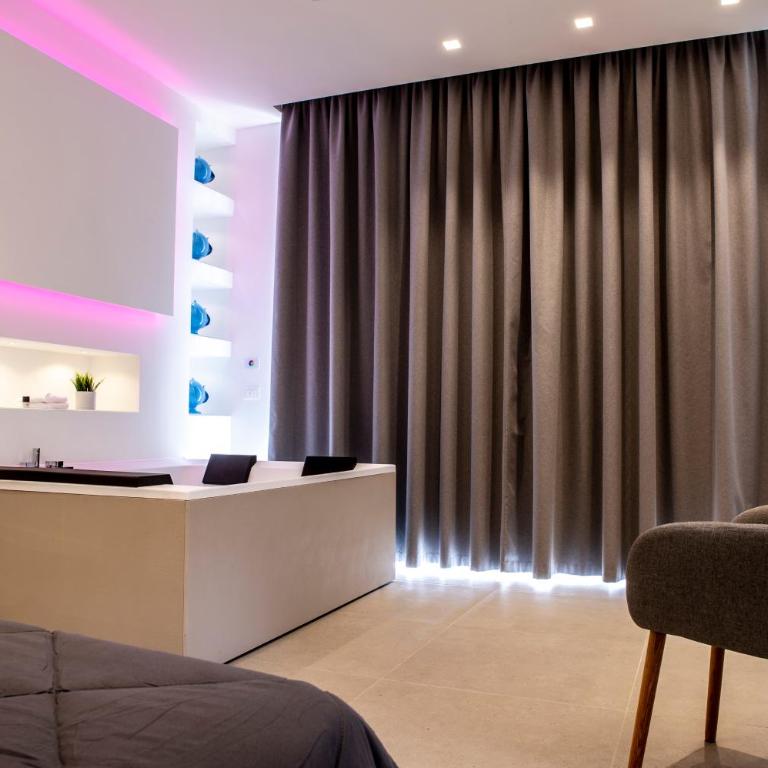 Alipa Suite with Jacuzzi - Suite with Hot Tub - 19